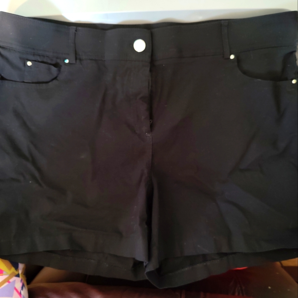 89th and Madison size 18 black shorts